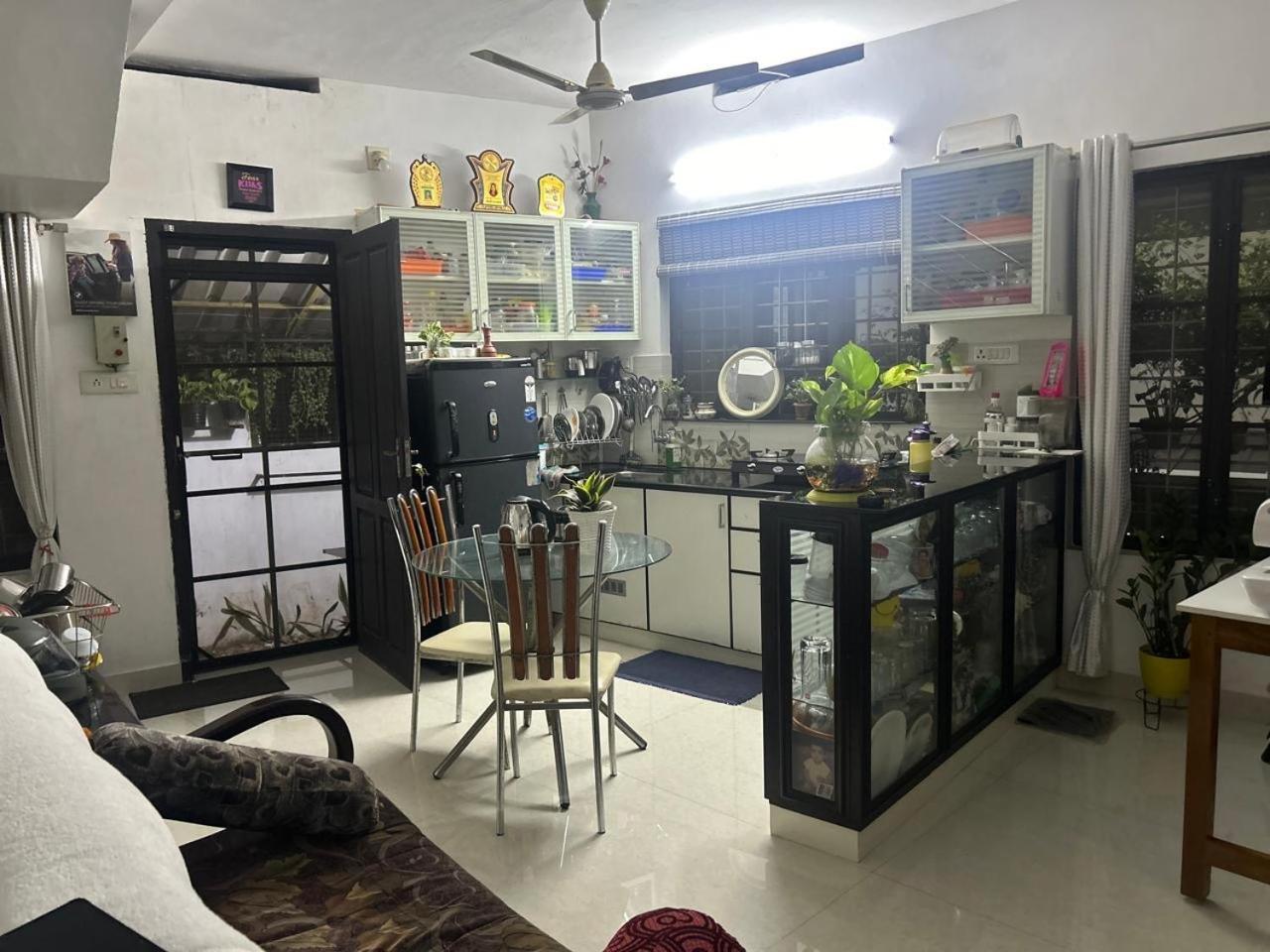 Chaithritha Ladies Homestay Thiruvananthapuram Extérieur photo