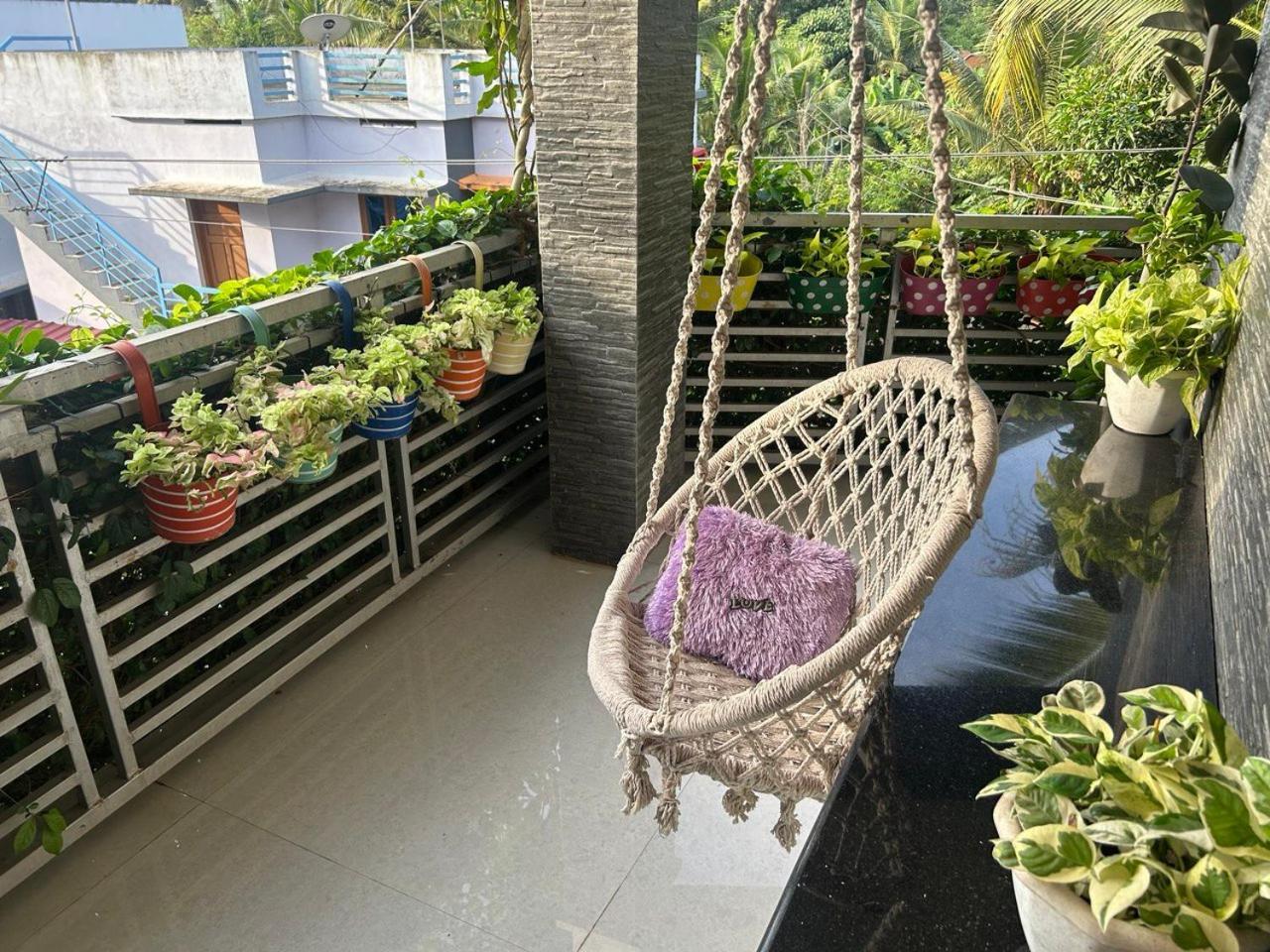 Chaithritha Ladies Homestay Thiruvananthapuram Extérieur photo