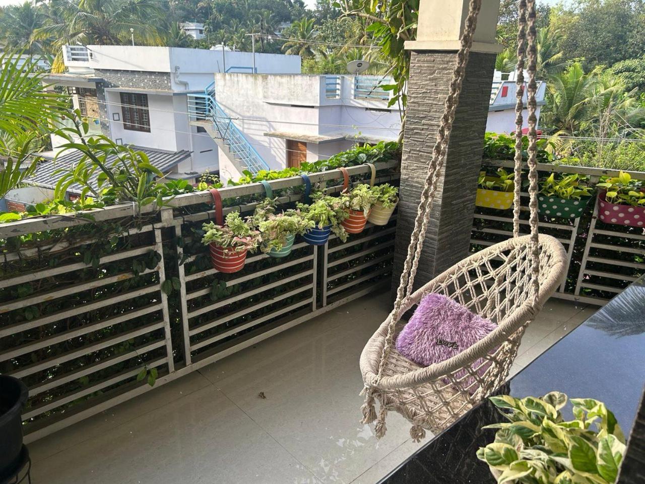 Chaithritha Ladies Homestay Thiruvananthapuram Extérieur photo