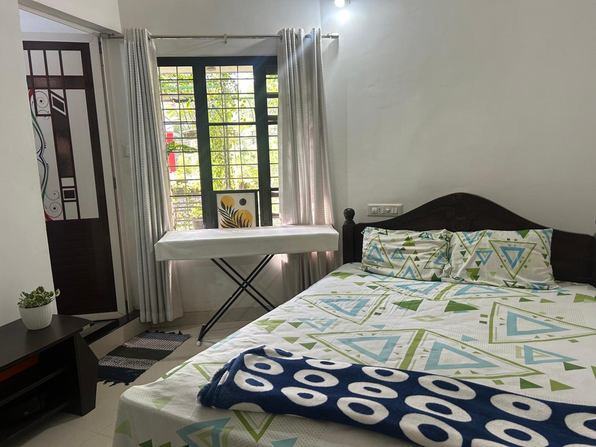 Chaithritha Ladies Homestay Thiruvananthapuram Extérieur photo