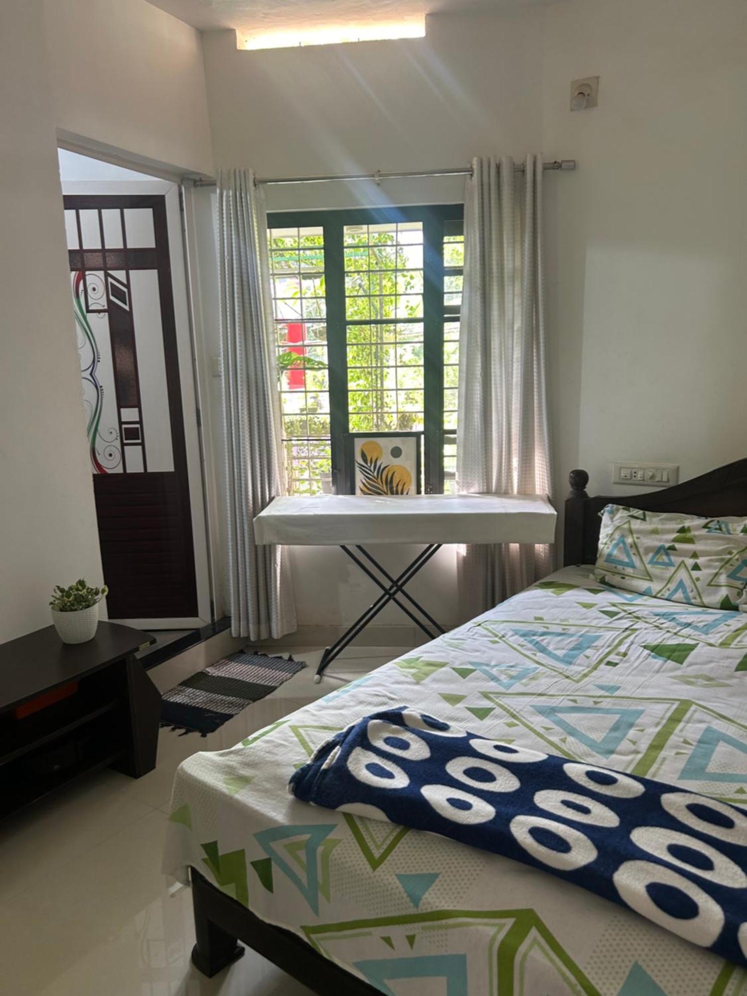 Chaithritha Ladies Homestay Thiruvananthapuram Extérieur photo