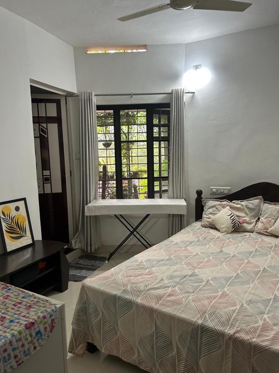 Chaithritha Ladies Homestay Thiruvananthapuram Extérieur photo