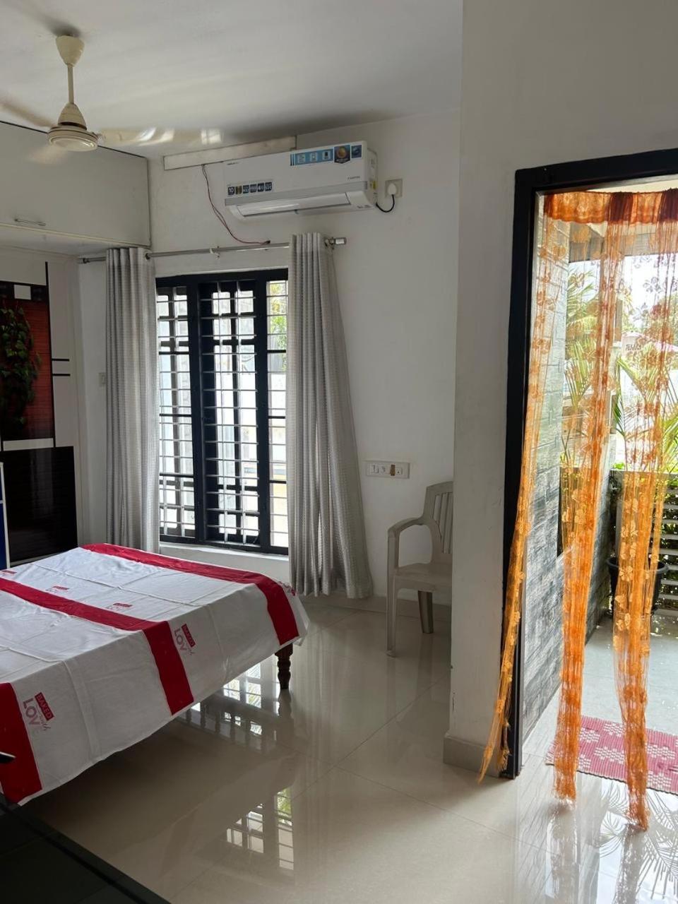 Chaithritha Ladies Homestay Thiruvananthapuram Extérieur photo