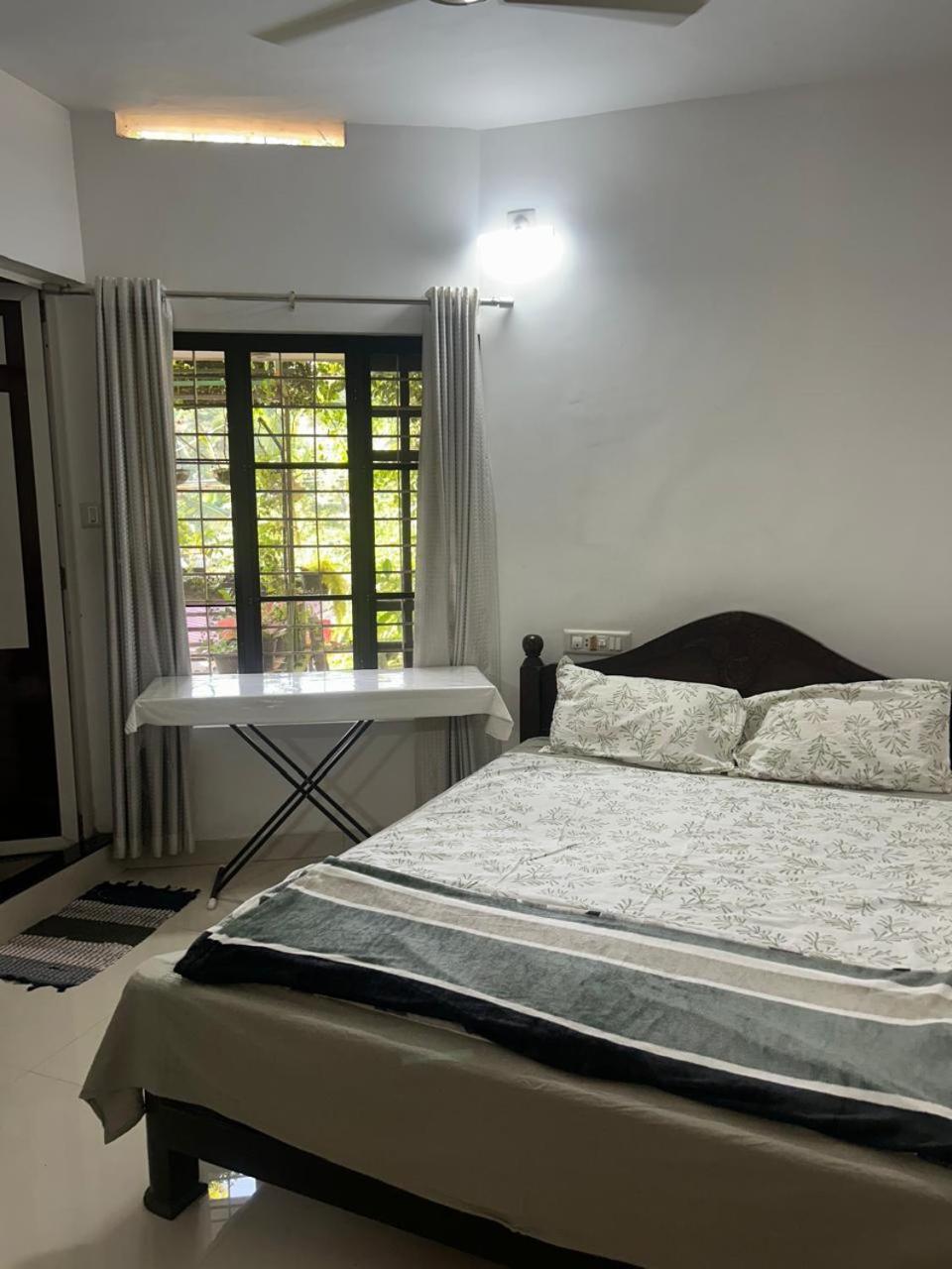 Chaithritha Ladies Homestay Thiruvananthapuram Extérieur photo